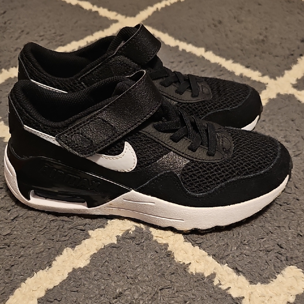 Nike- Kids Black and White Sneakers